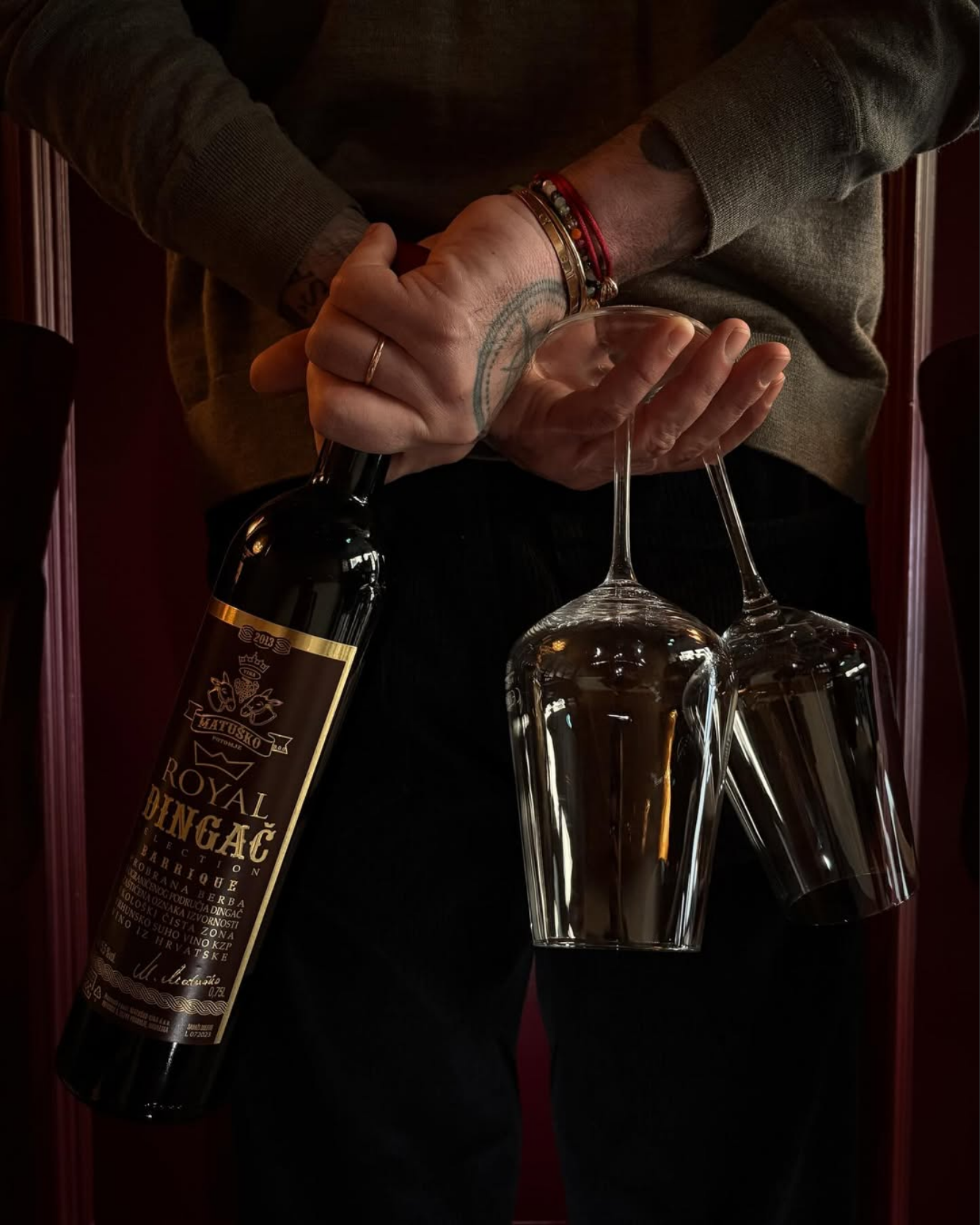 Royal Dingač Wein wird serviert